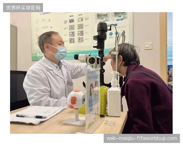 马尔基尼奥斯将凭借经验领导后防，加布里埃尔则提供顶级联赛的对抗硬度。